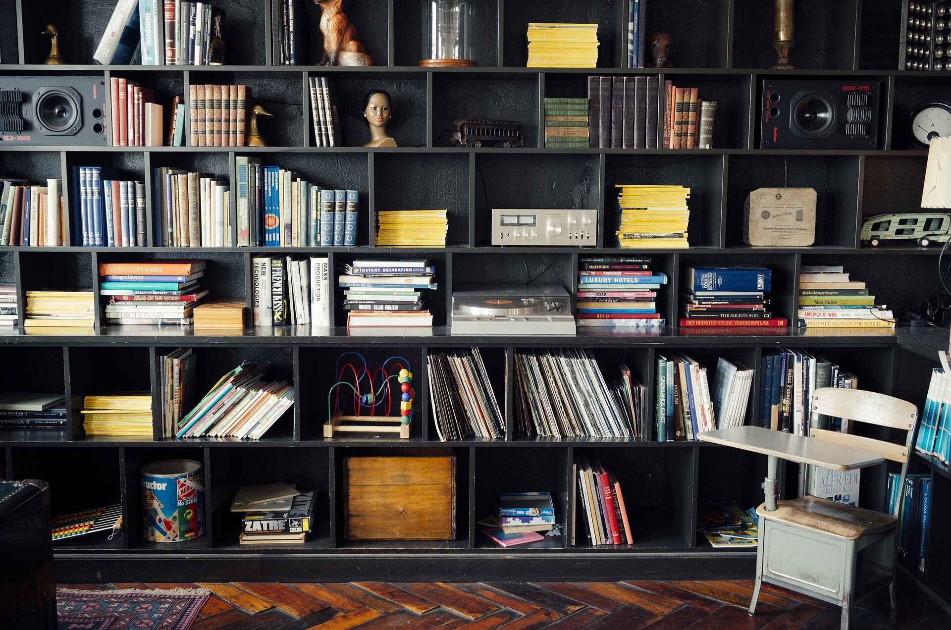 Maak van oude boeken een unieke wanddecoratie - Woonverhaal